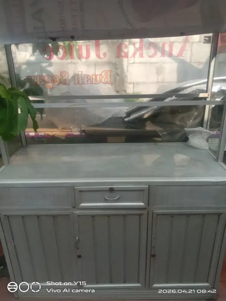 Jual cepat etelase bekas aneka juicc kondisi sesuai di poto