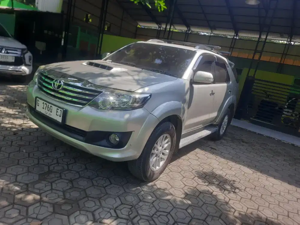 Toyota fortuner 2.5 G VNT matic diesel
