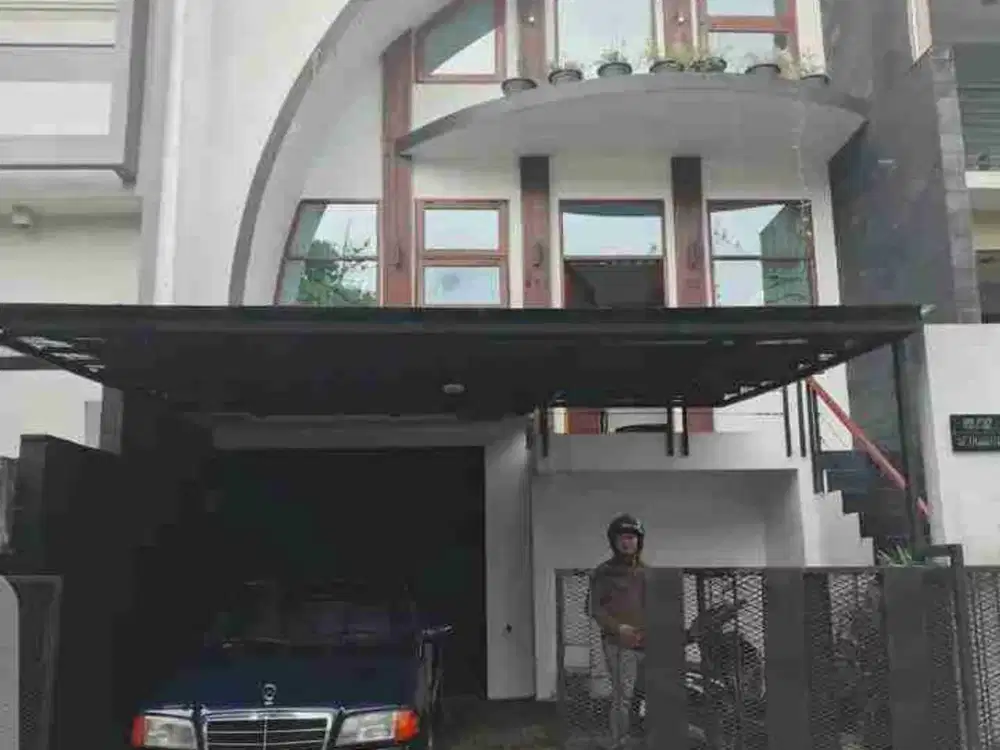 Rumah Komplek Elit Setra Duta