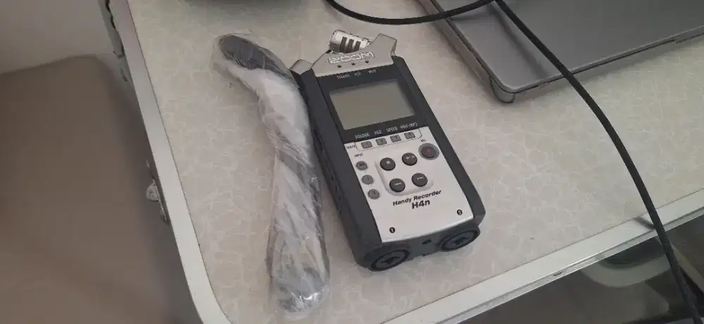 Zoom h4n masih bagus jarang dipake