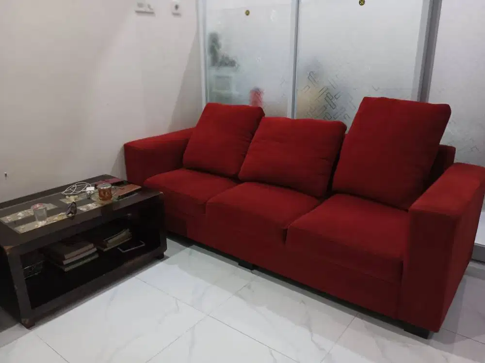 Sofa Merah Mewah 3 Seater 220cm – Besar, Empuk, Siap Pakai!