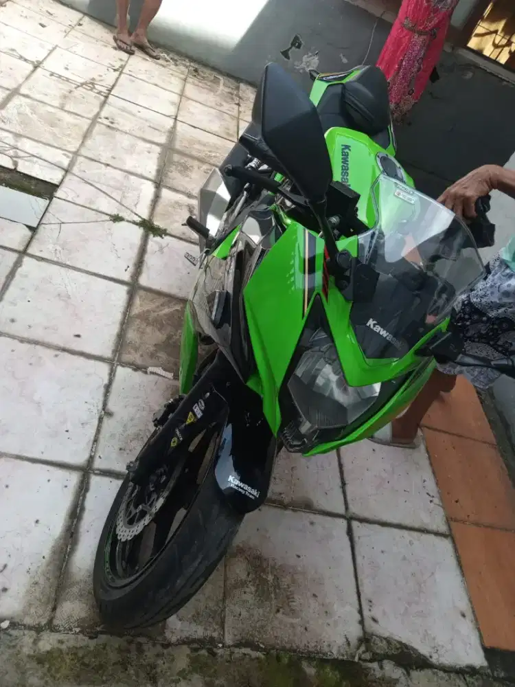Halo apa kabar.. maaf motor Kawasaki ninja bagus n halus tidak pakai