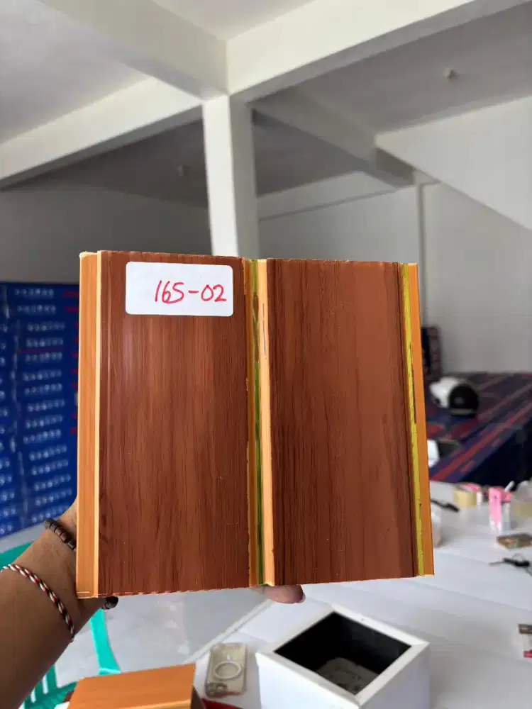 Distributor plavon PVC terpasang