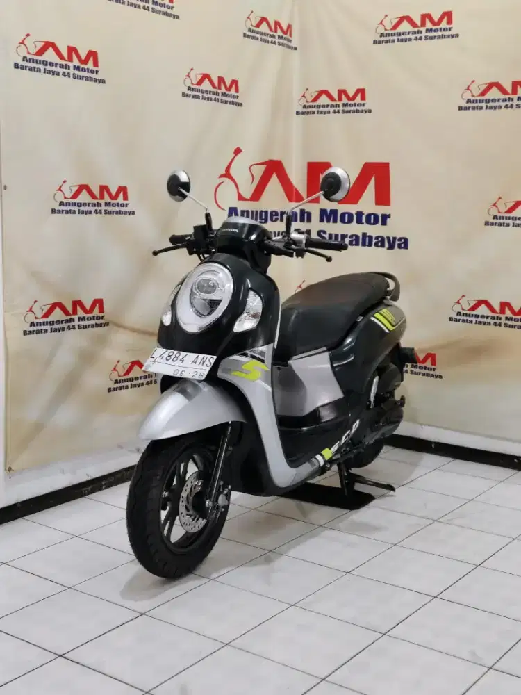 Honda Scoopy Sporty tahun 2023 Silver Hitam