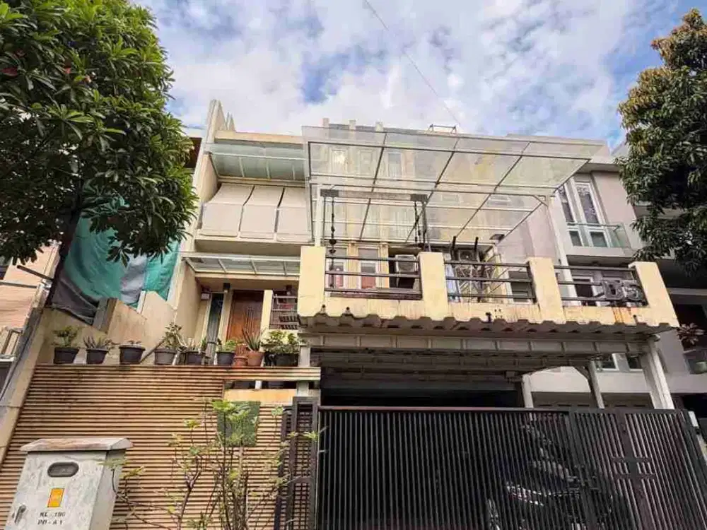 Rumah Villa Pondok Indah Jakarta Selatan LT 162m² SHM – 4 Lantai Siap Pakai, Garasi 4 Mobil, Harga 8,5M