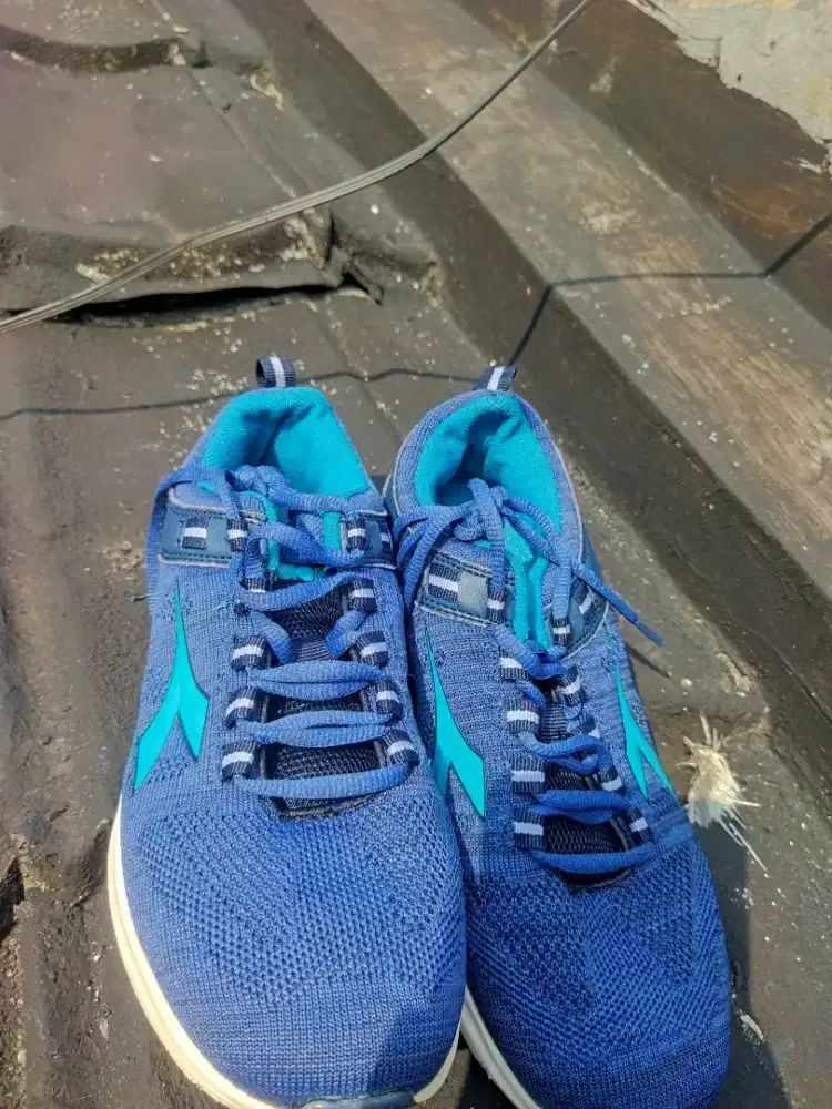 Sepatu Diadora Perempuan
