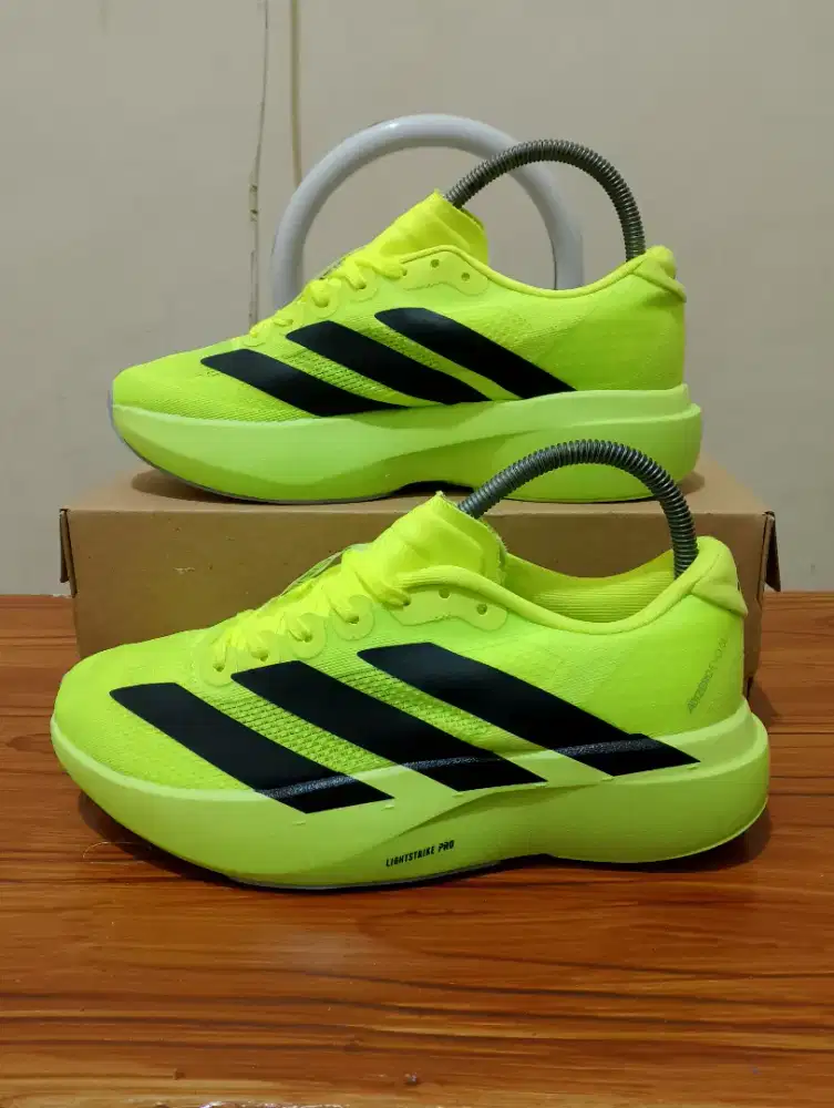 Sepatu running import adizero Evo xl