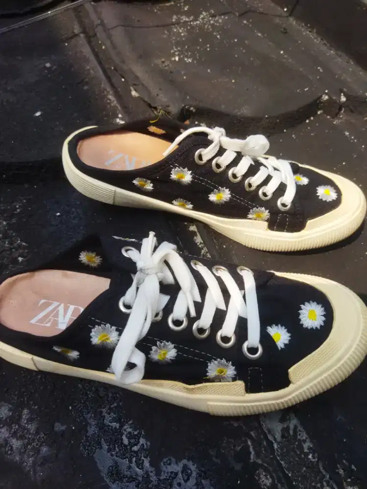 Sepatu Zr slip slop warna hitam daisy