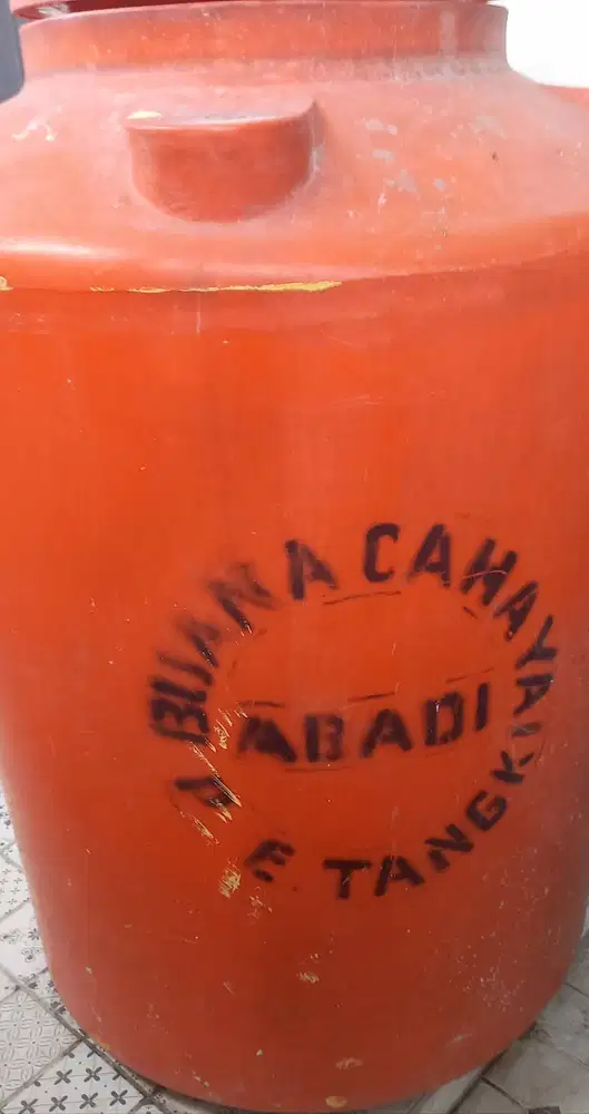 Tandon Air berbahan plastik