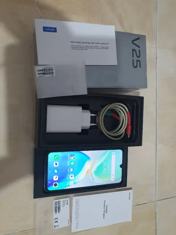 Vivo v25 8/256 garansi ex vivo indonesia lemgkap mulus siap pakai