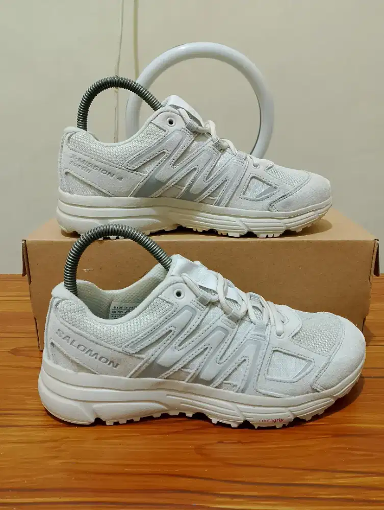 Sepatu outdoor Salomon Suede exmision 4