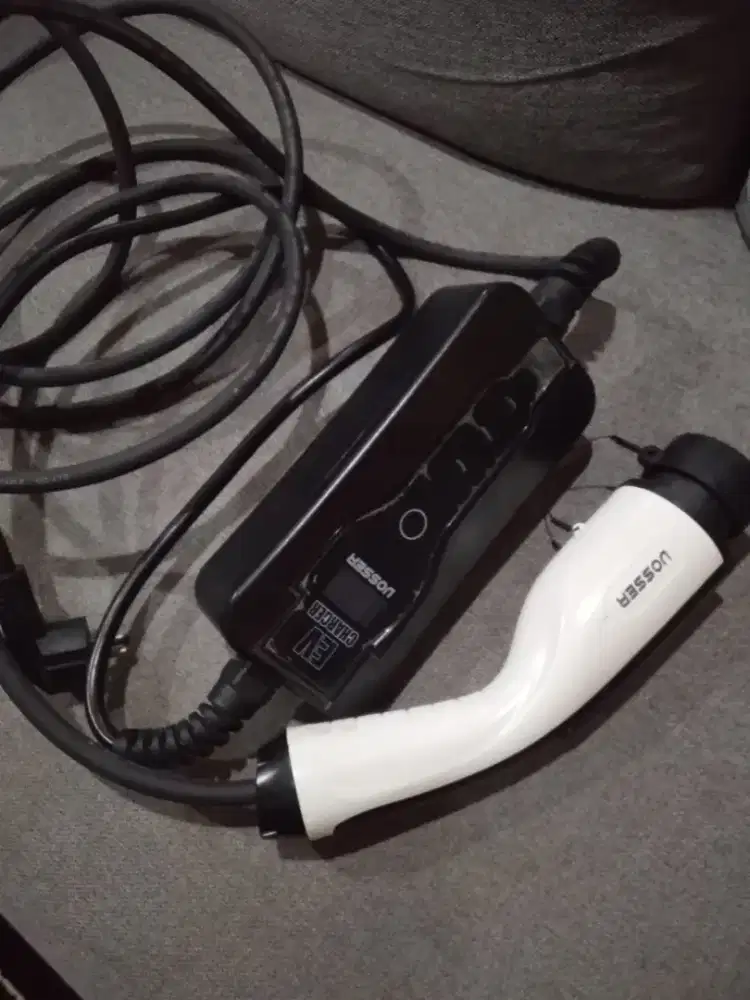 Portable fast charging wuling air ev