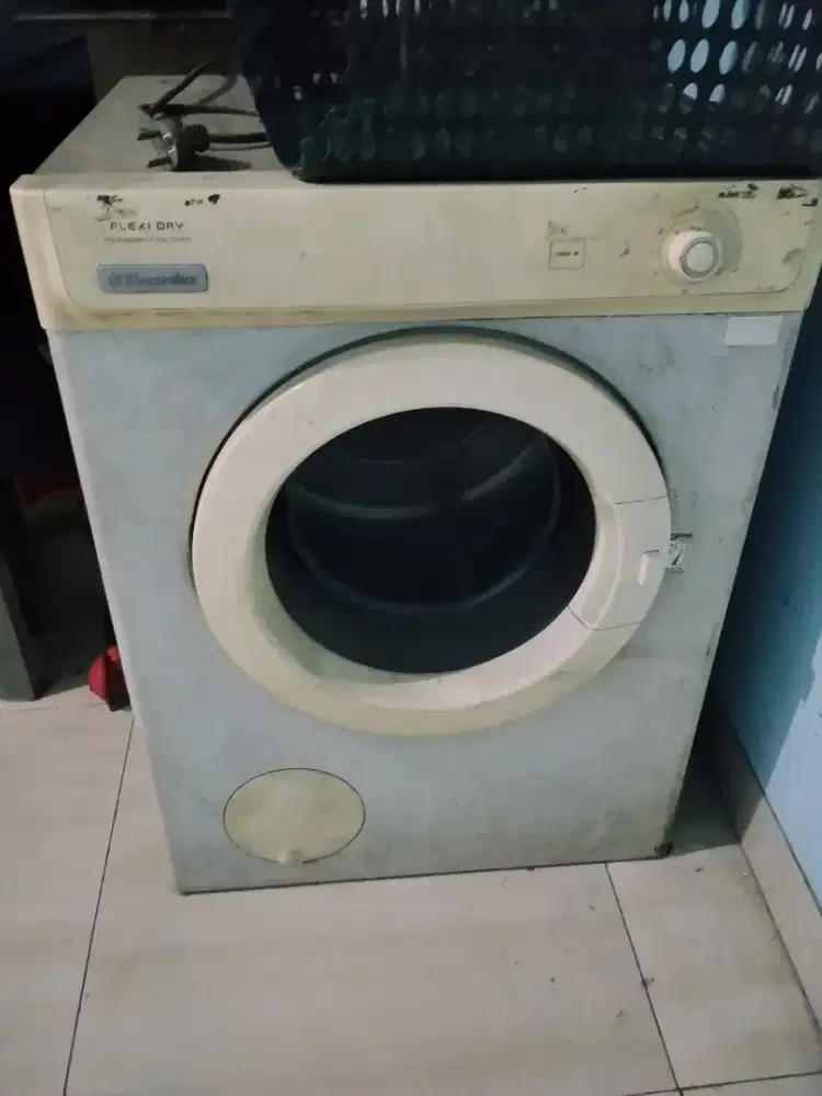 3 Mesin cuci dan pengering