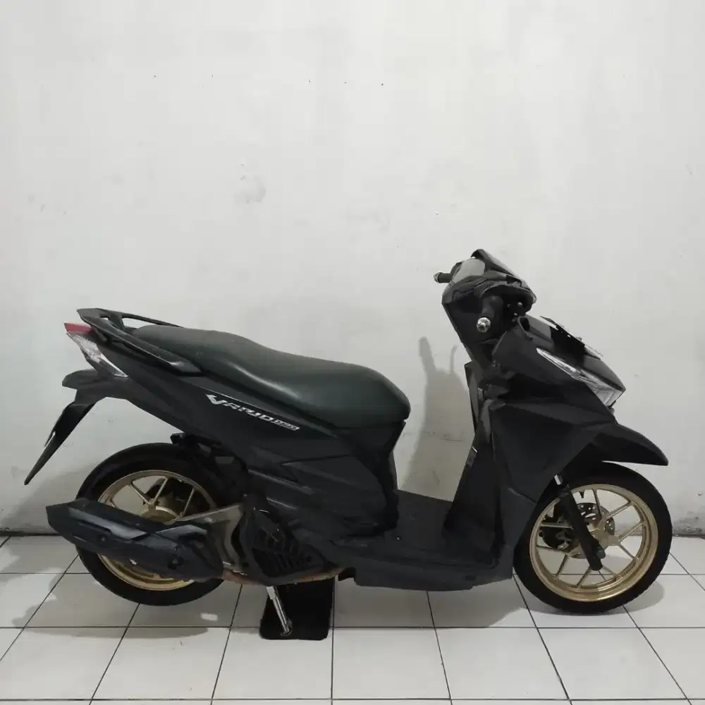 Honda Vario 150 LED OLD 2017 Orisinil Bagus lengkap Mesin Cakep