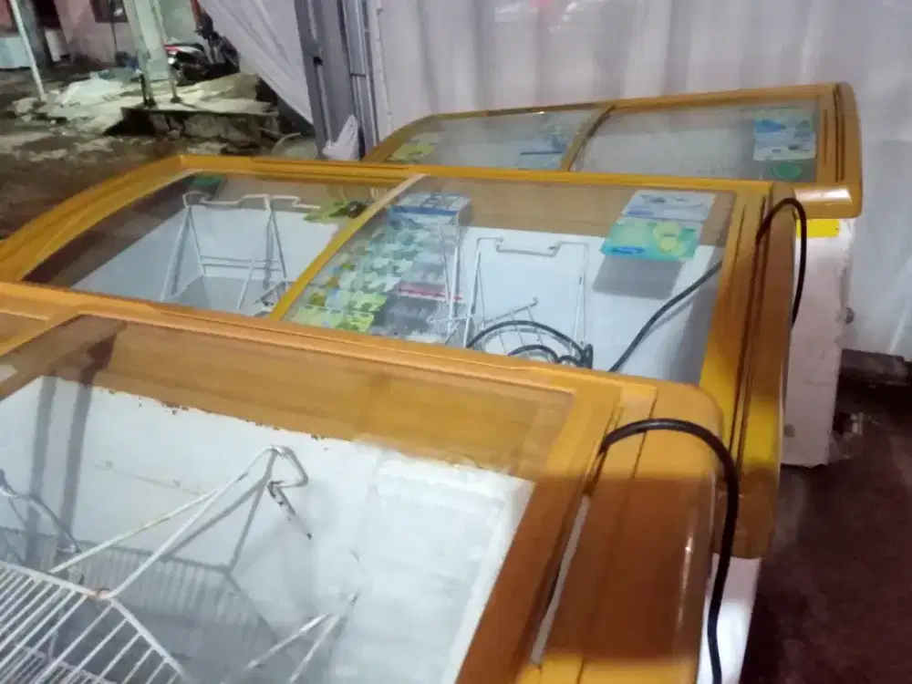 Freezer Haier warna kuning