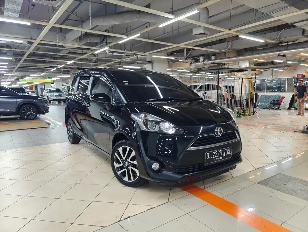 Toyota Sienta V 2016