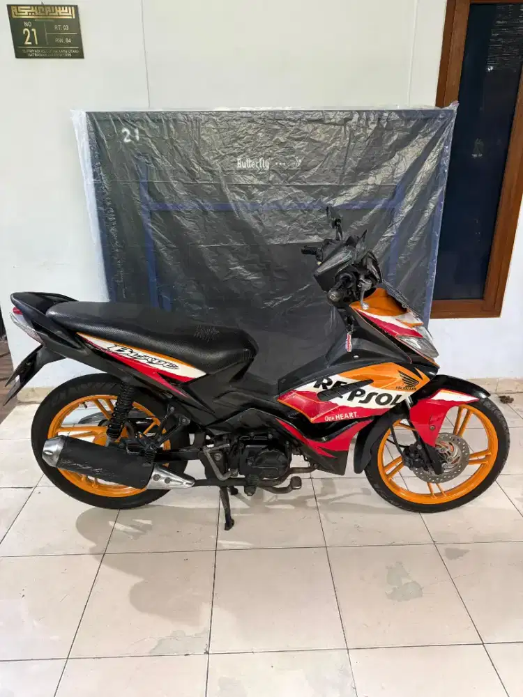 Honda Blade 2011 Tangan Pertama Istimewa