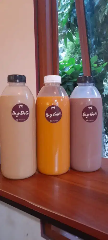 Karyawan Home Cafe di Kemang Pratama Bekasi