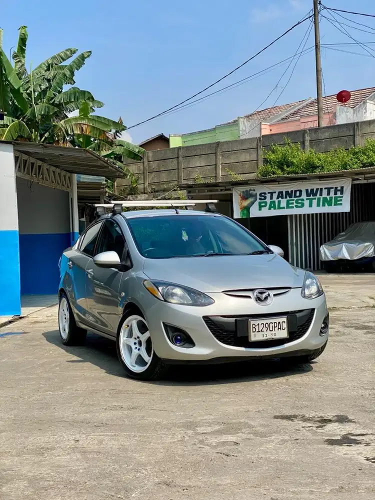 Mazda 2 sedan 2010