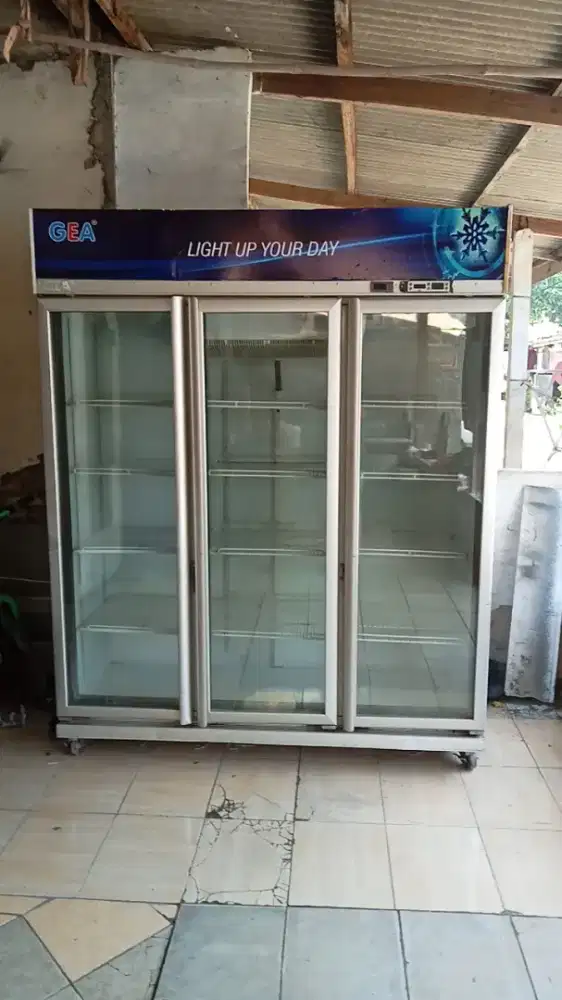 Sokis chiller 3 pintu GEA