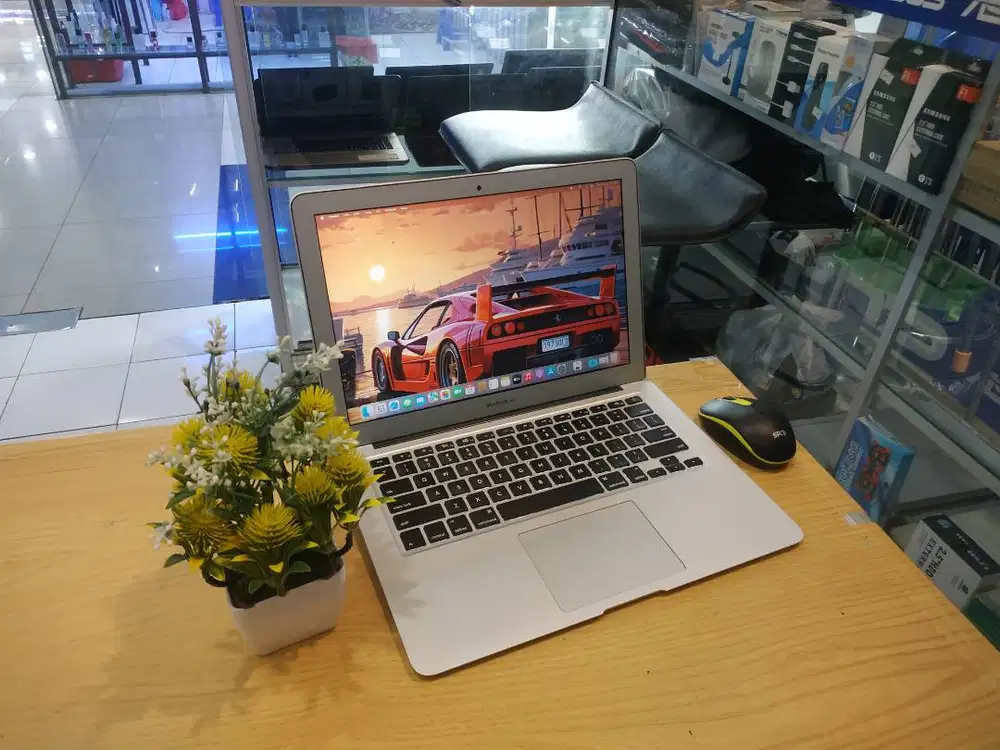 FOR SALE MACBOOK AIR 2017 CORE i5 RAM 8GB SSD 256GB