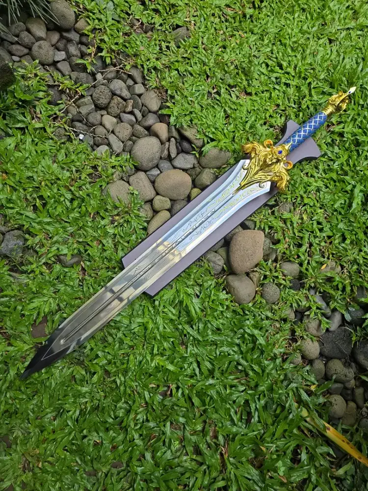 Pedang gaming movie World of Warcraft 

King of Stormwind Llaned