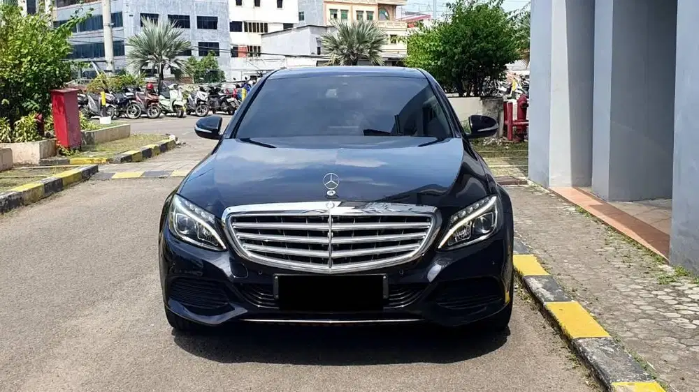 Mercedes Benz C250 C 250 (W205) AT 2015 Hitam Low km
