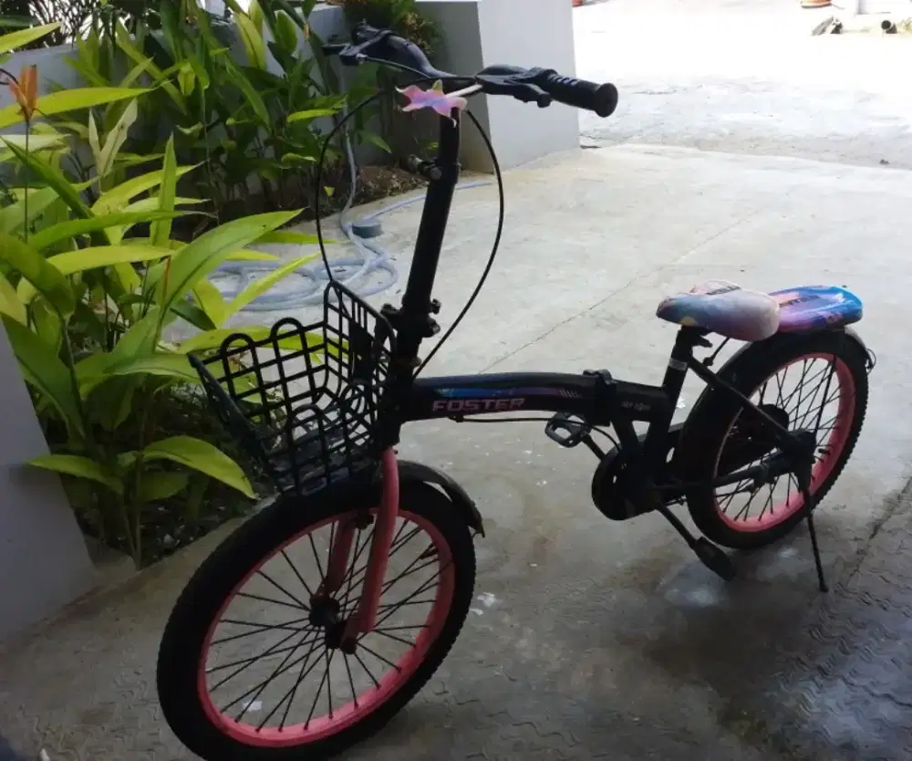 Sepeda lipat blackpink