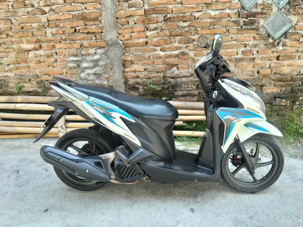 Vario 125 kzr AD putih