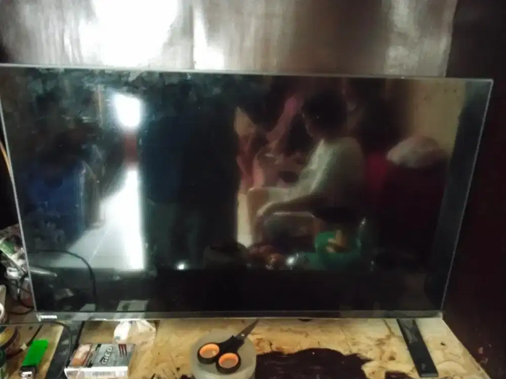 Jual cepet TV thosiba slim bisa internet 32 in