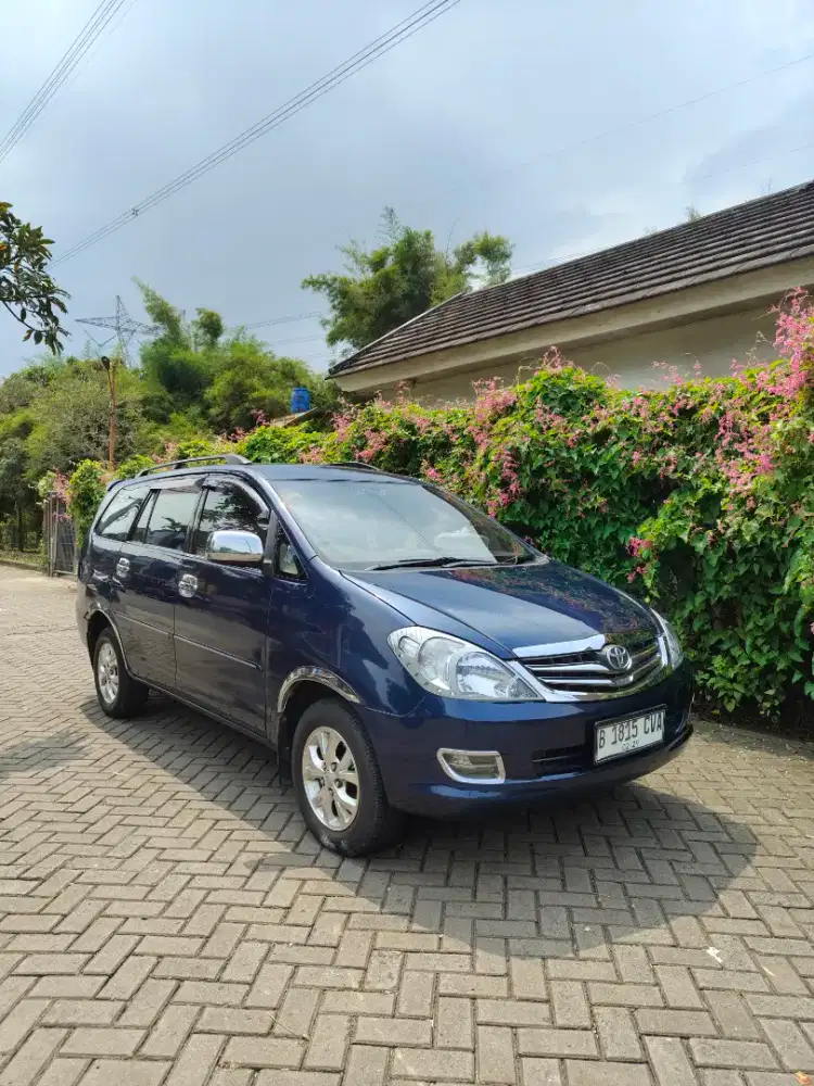 Toyota Kijang Innova V bensin manual