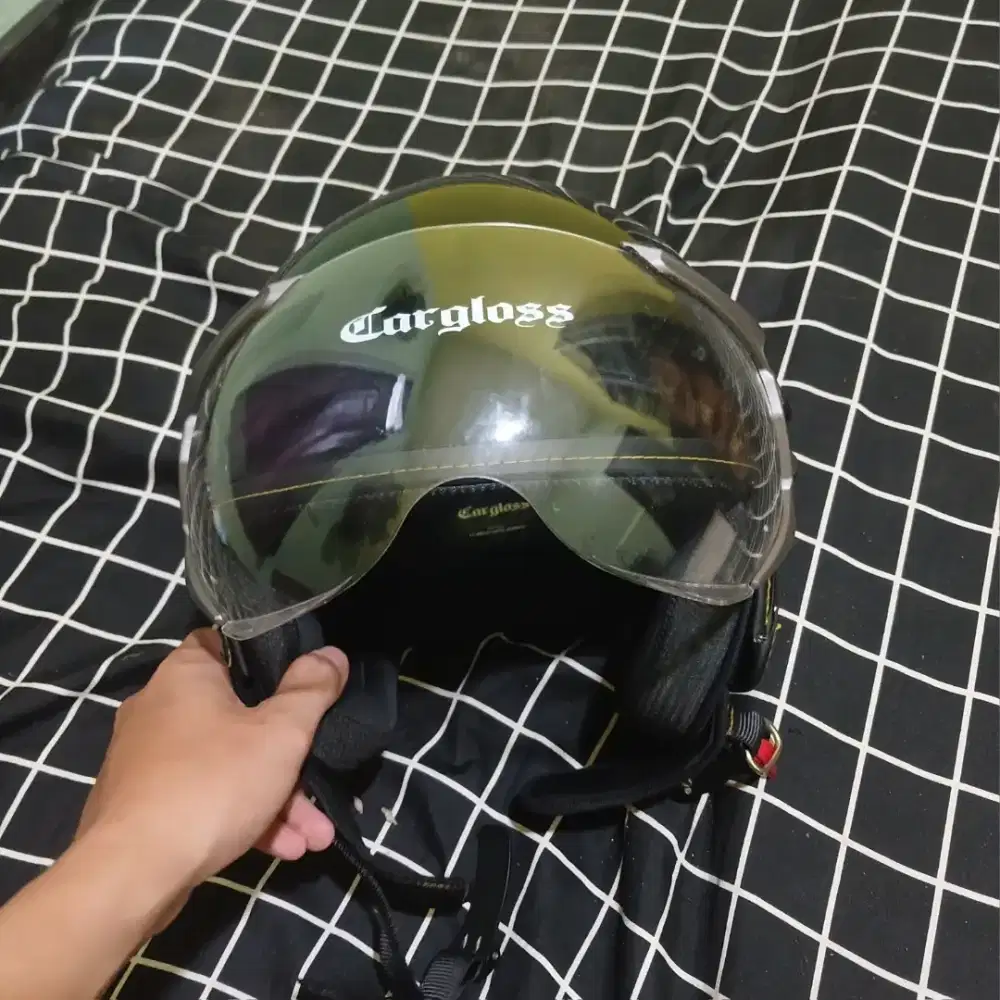 Helm cargloss hitam ukuran L model pilot like new