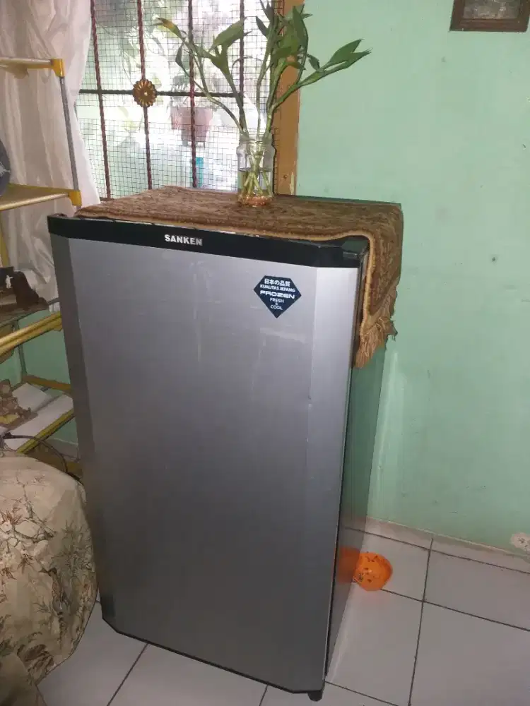 Kulkas 1 pntu baru 2 th an normal lengkap free lalamove