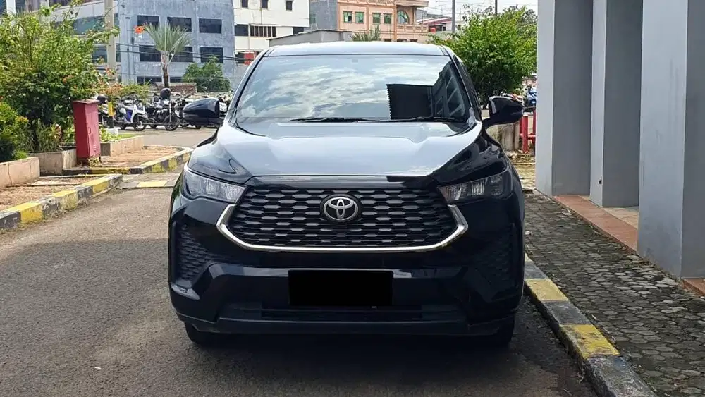 Low Km 21rb Toyota Zenix 2.0 G Non Hybrid Cvt AT Bensin Hitam 2023