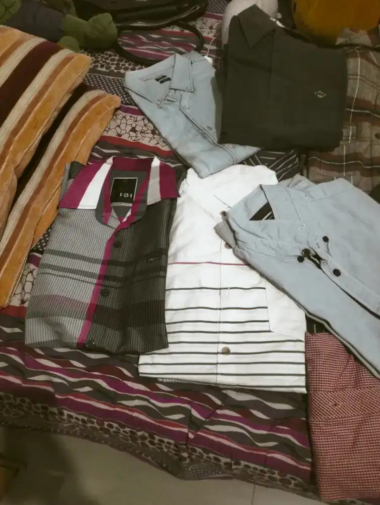 Di jual baju second bermrek