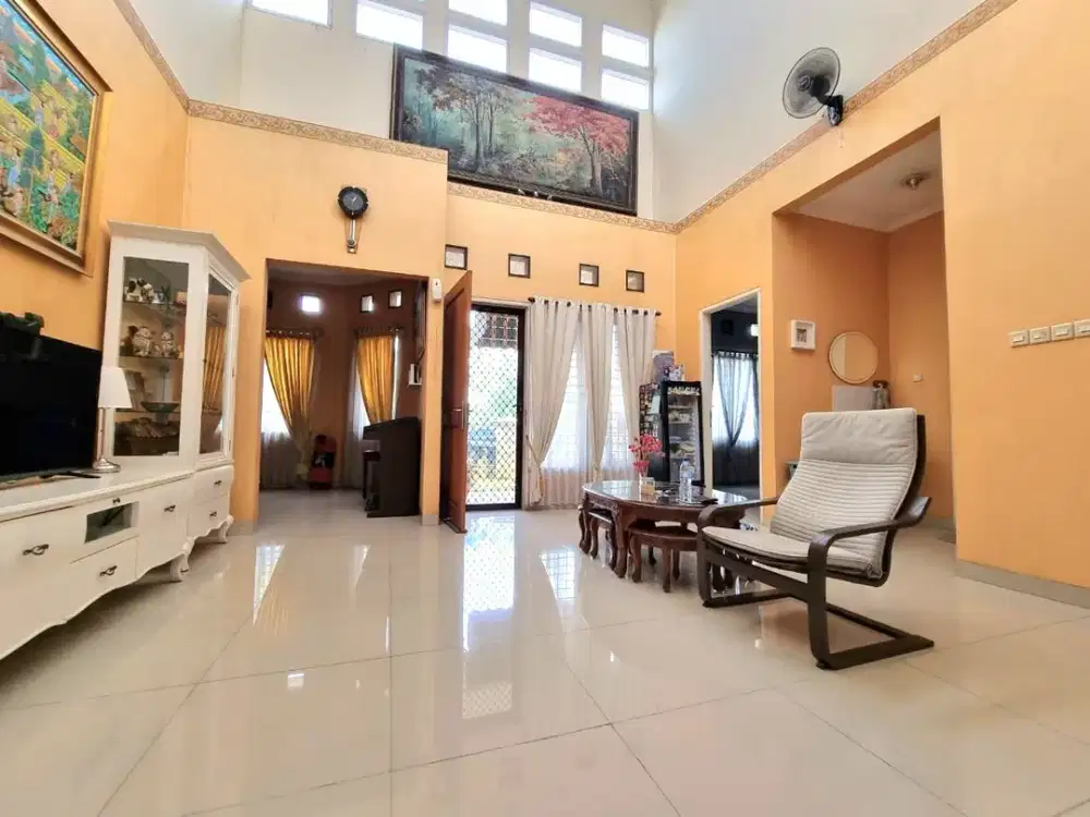 Rumah Hadap Barat Laut 2 Lantai Semi Furnished Tanah Ngantong di Graha Bintaro