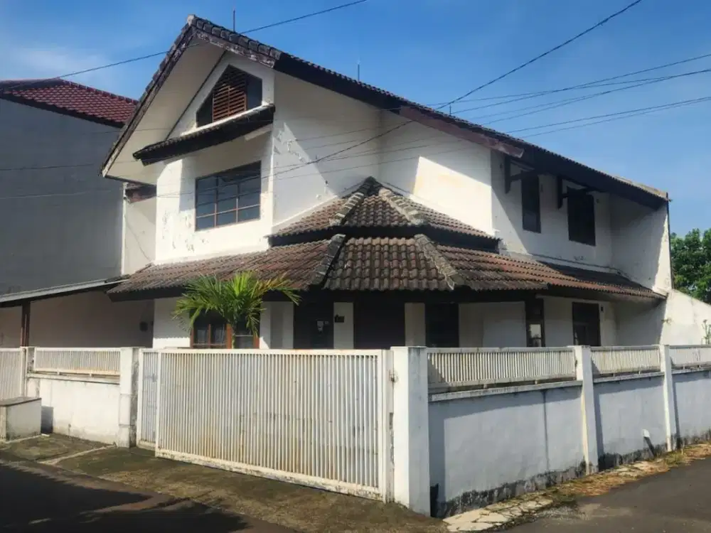 Disewakan Rumah Posisi Hoek Akses Strategis Dekat dengan Pintu Tol di Sawagan Depok