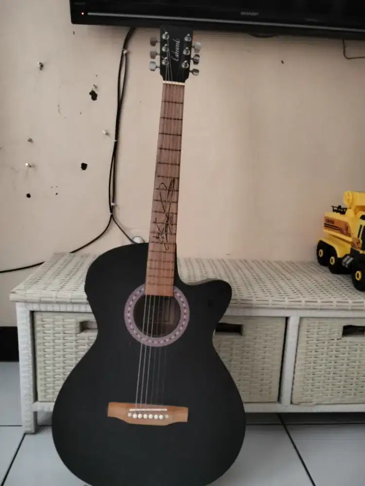 Gitar akustik Lakewood