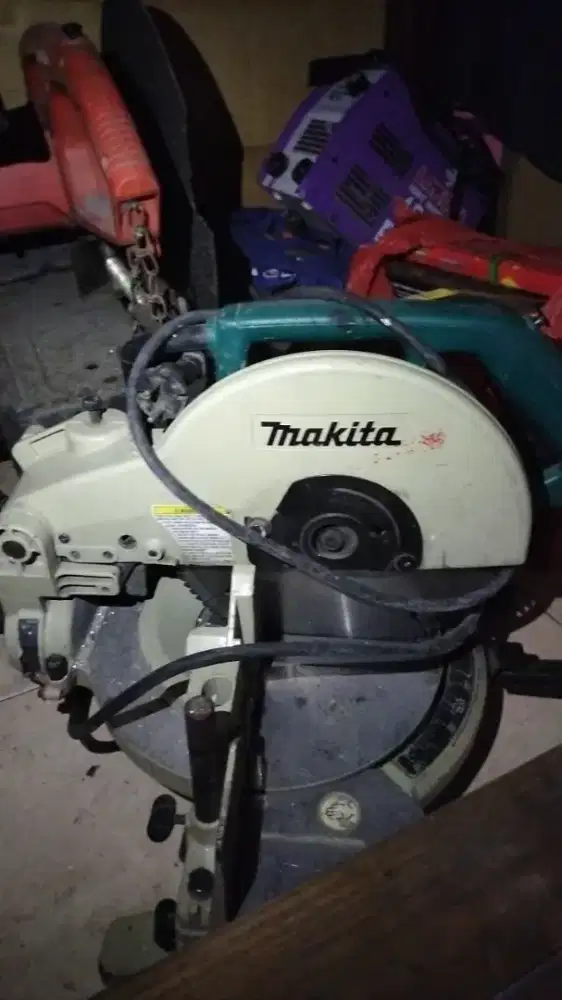 Mesin potong aluminium MAKITA