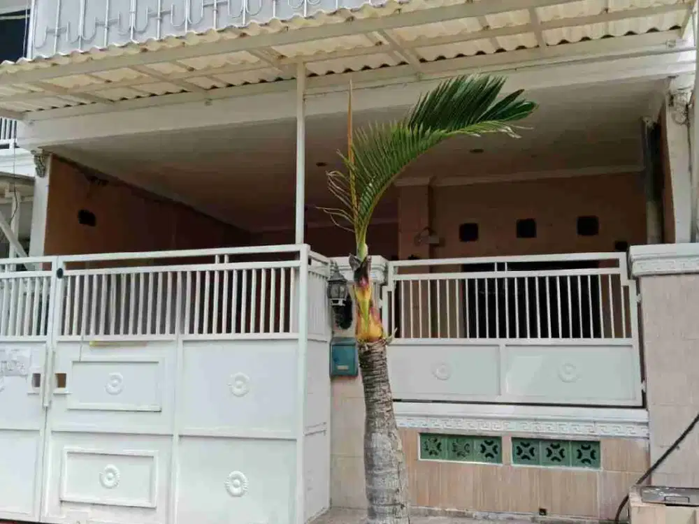 Disewakan rumah 2 lantai di purimas Rungkut Surabaya.4 BR