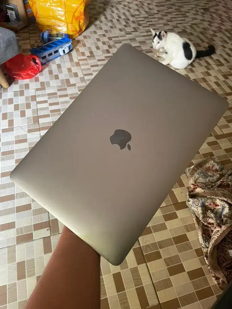 LCD Macbook Pro 2017 Rusak