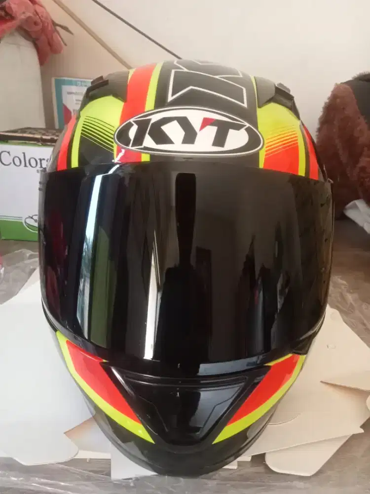 KYT r10 super fluo