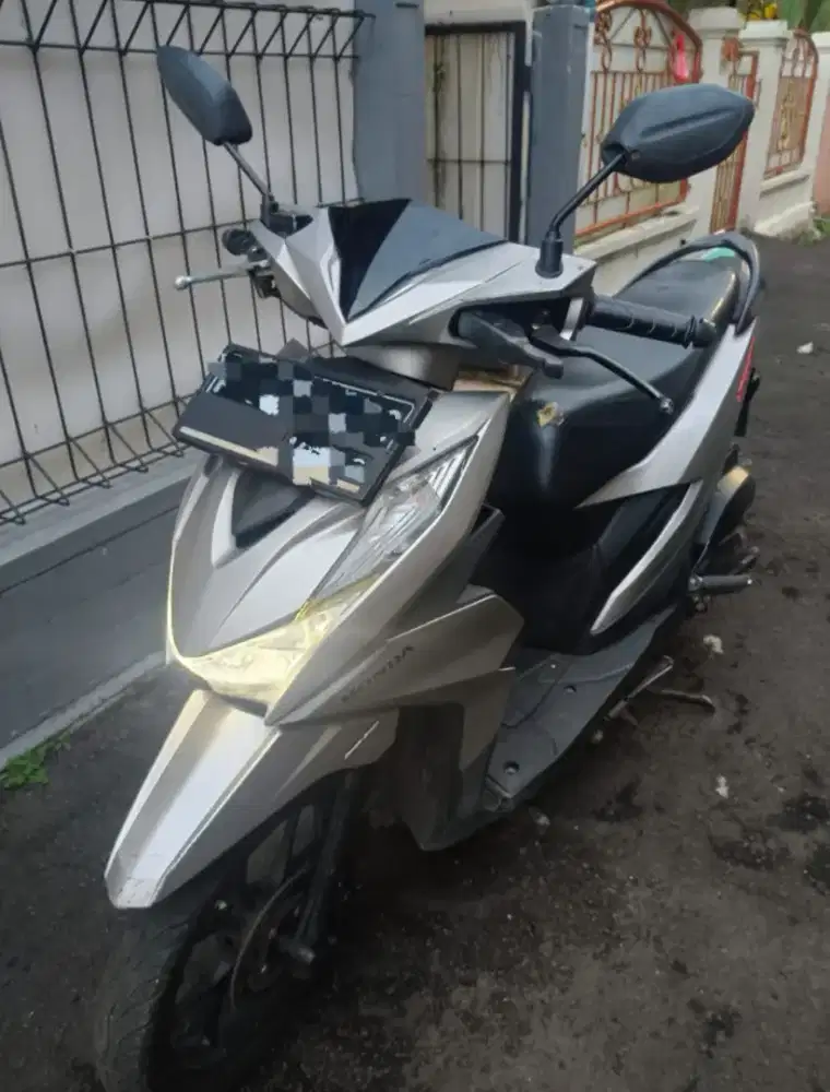 Beat deluxe 2021 silver ss komplit