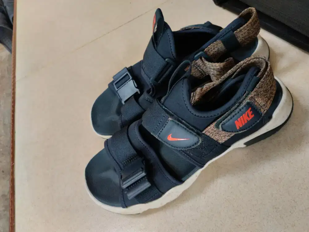 Sendal Gunung Nike Canyon