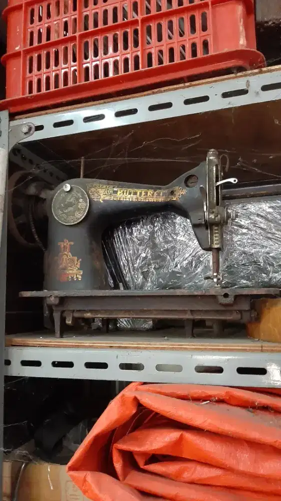 Mesin Jahit Kuno Butterfly Antik Besi Manual Vintage