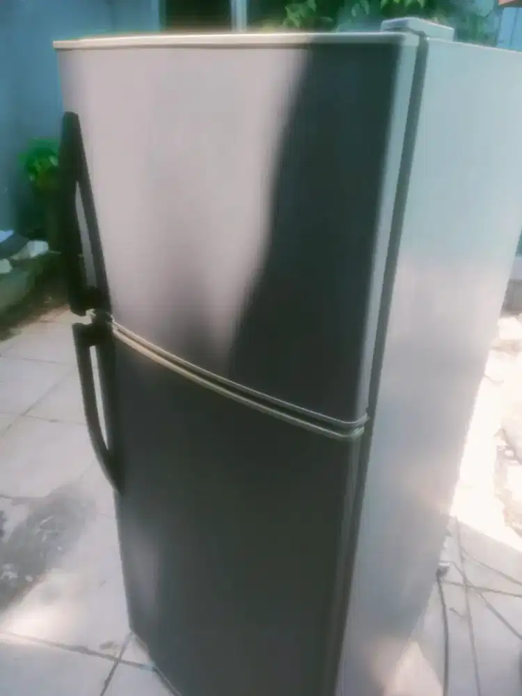 Sharp 2 pintu no frost ori pabrikan no minus