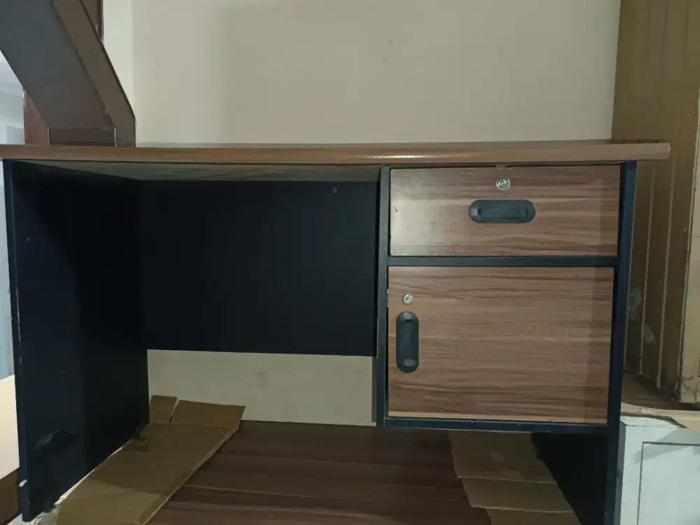 Meja kantor 1/2 Biro Seken,murah