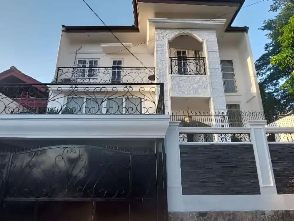 DISEWAKAN RUMAH SIAP HUNI DALAM KOMPLEK KAVLING DPRD JL. MOH. KAHFI JAGAKARSA JAKARTA SELATAN