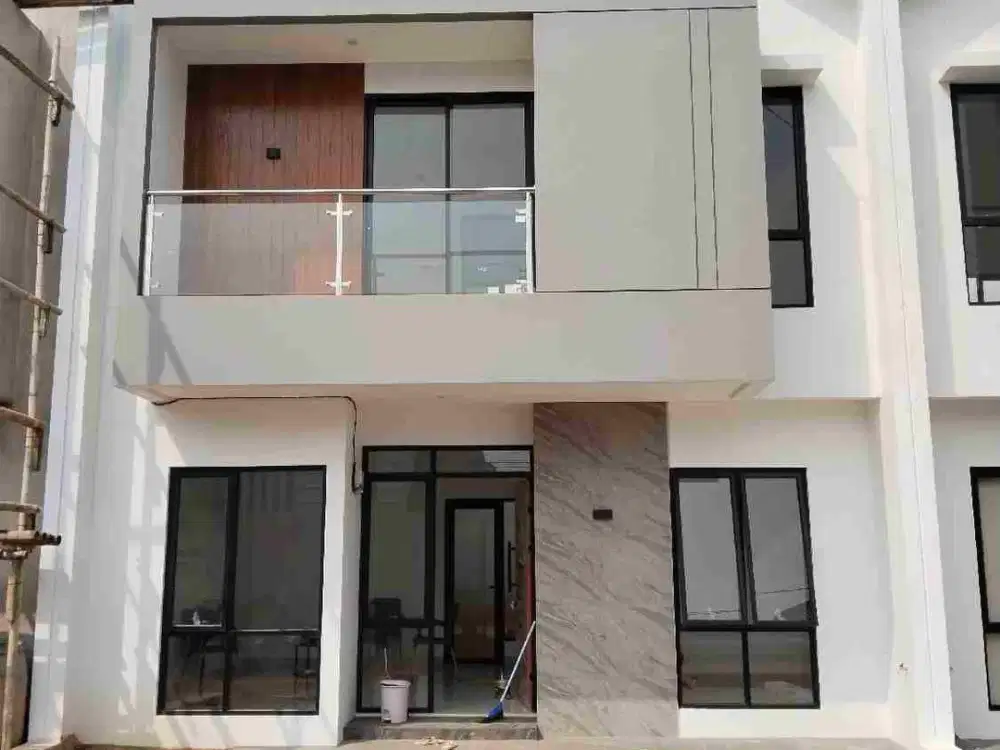 Rumah 2 lt 1,4 M dekat LRT tol Jatibening pinggir jalan raya