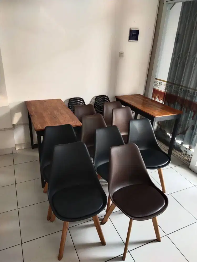 Jual kursi cafe ada 11 kursi dan 2 meja
